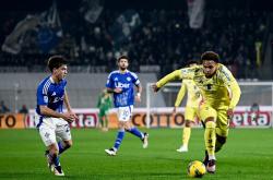 爱游戏官网-意甲赛场惊艳表现，球员技术纷呈