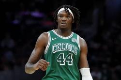 爱游戏娱乐-灯泡人中锋坚守内线，取得胜利的简单介绍