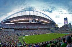 爱游戏娱乐-极速与绿茵的交响，当F1争冠焦点战遇上加纳冲垮多特蒙德的启示