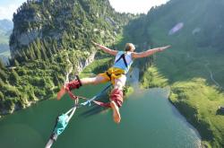 爱游戏娱乐-龙啸东瀛，一剑封喉—马龙炽热状态引领中国队绝杀日本队