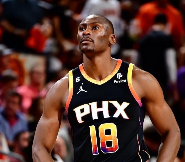 索尔博与球迷互动颇丰,全队团结一心的简单介绍 索尔博与球迷互动颇丰,全队团结一心的简单介绍