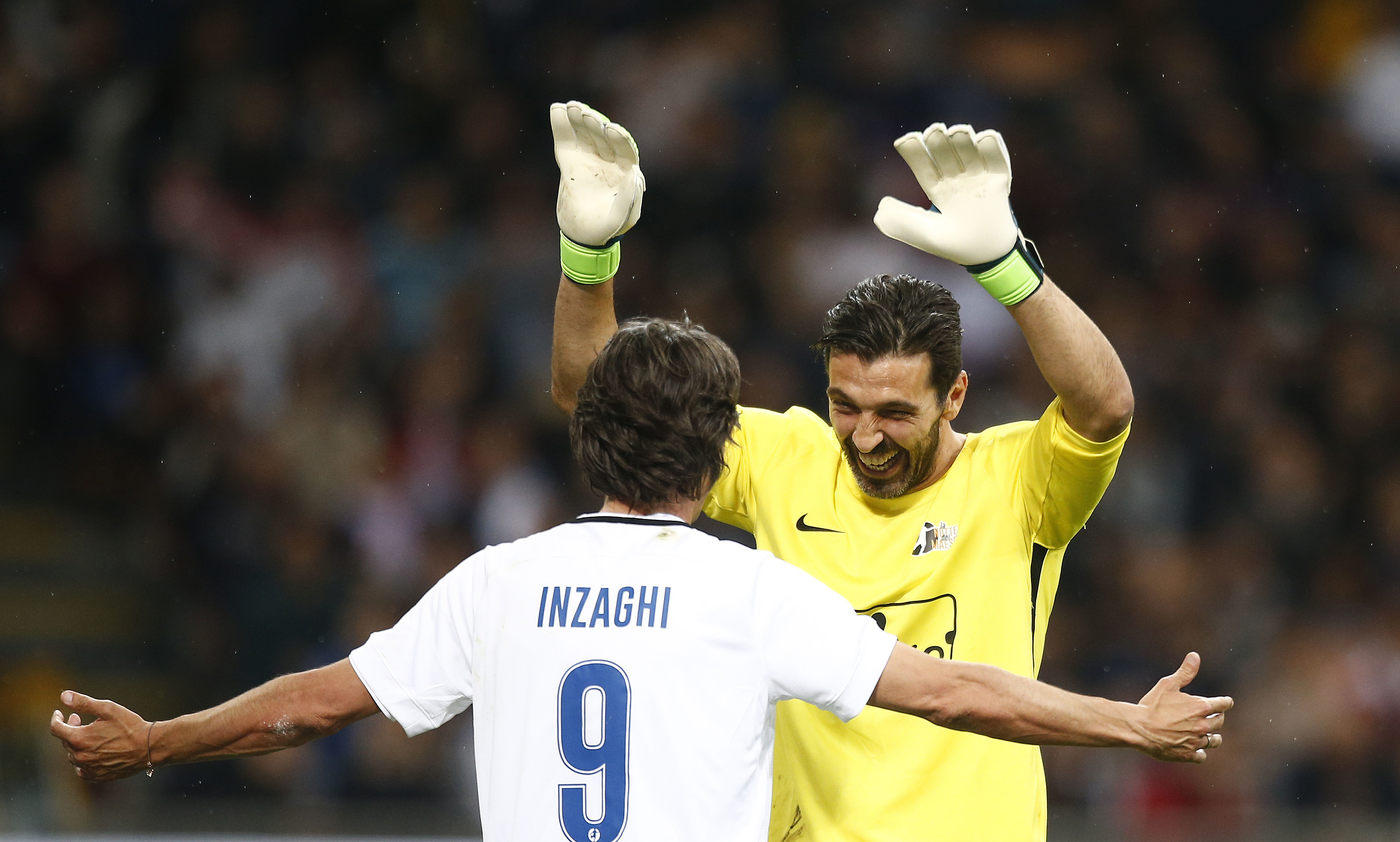 传奇巨星告别球场！法甲恋情落幕，感人告白