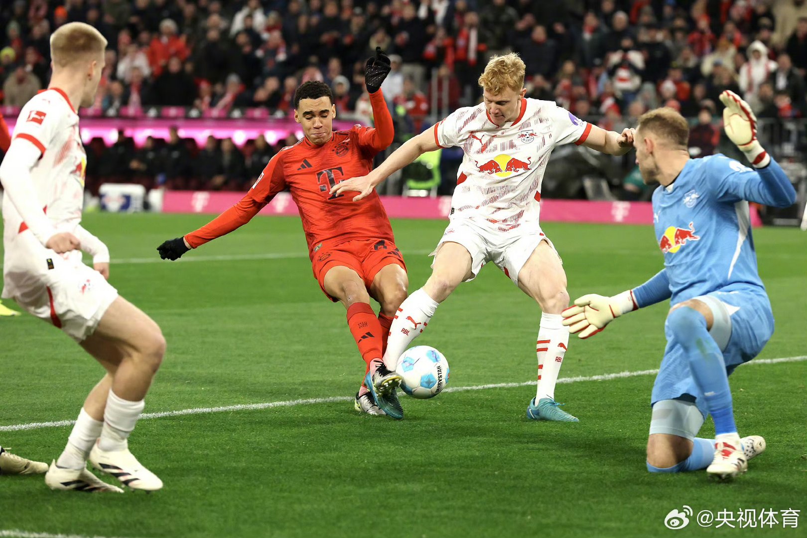 德国队大胜罗马尼亚,强势出线 德国队大胜罗马尼亚,强势出线