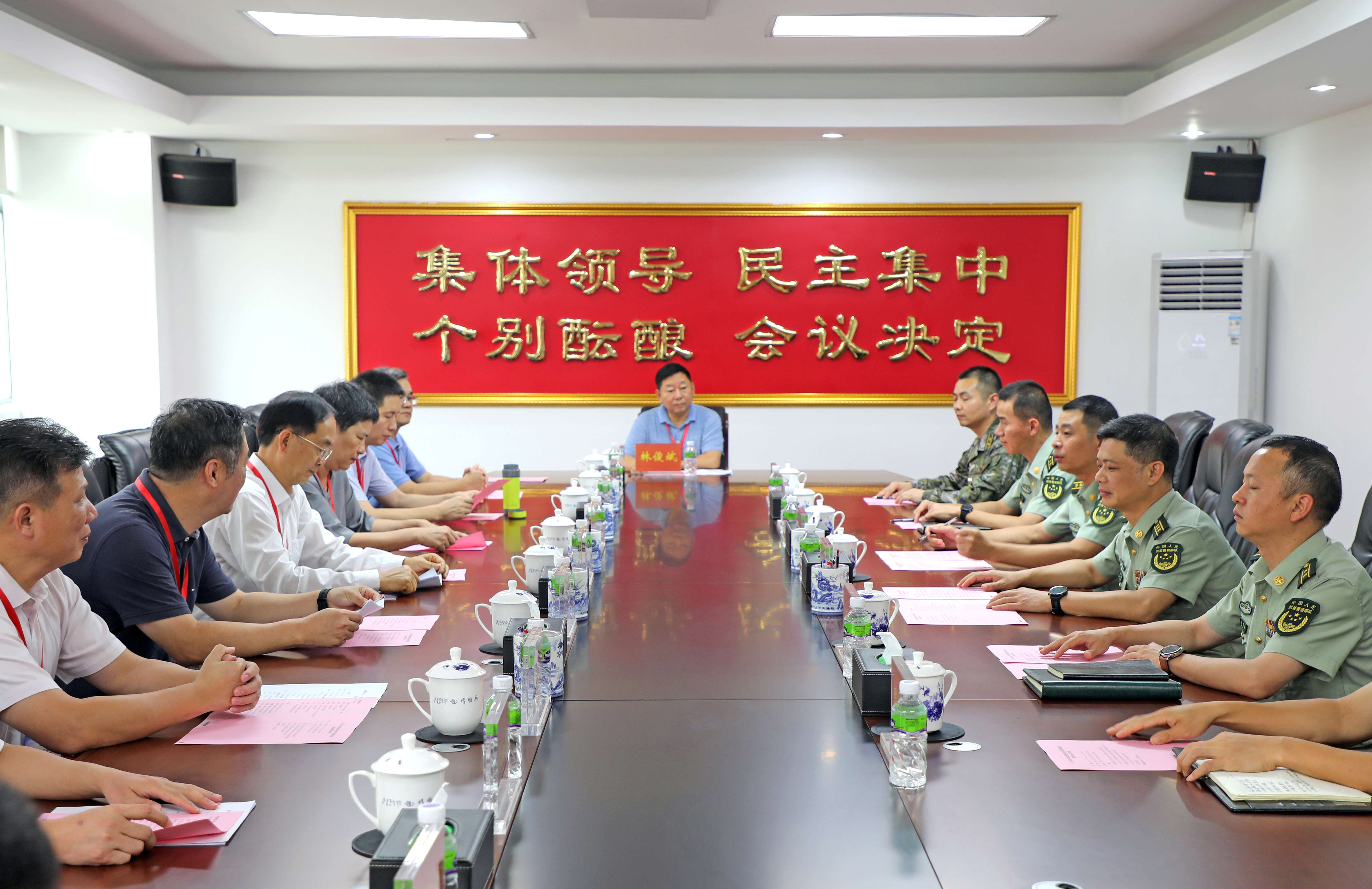 高层领导亲临现场,球队士气大振的简单介绍 高层领导亲临现场,球队士气大振的简单介绍