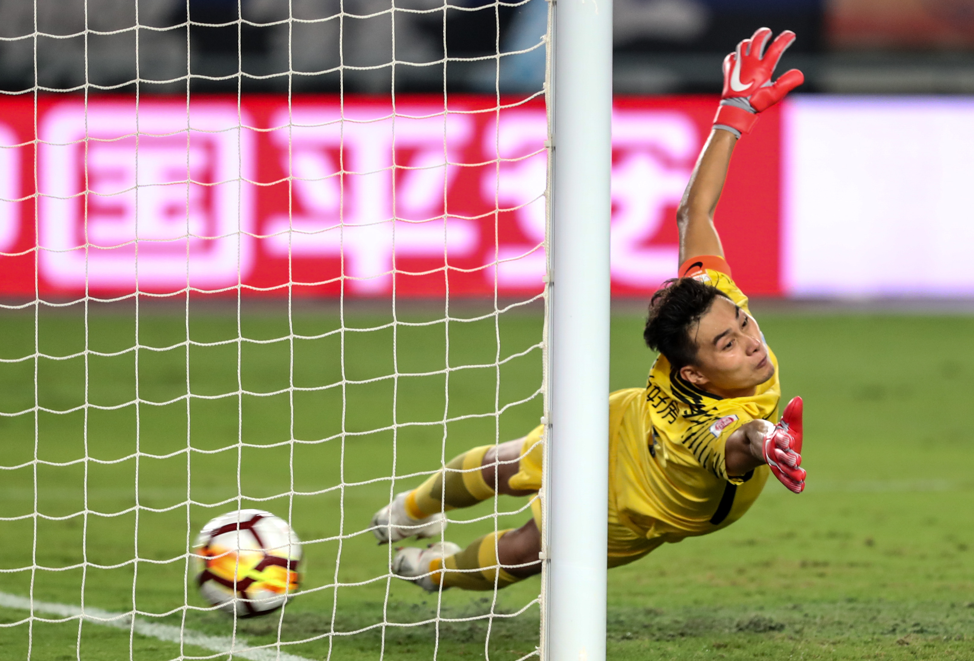 江苏苏宁客场战平广州富力，双方互交白卷