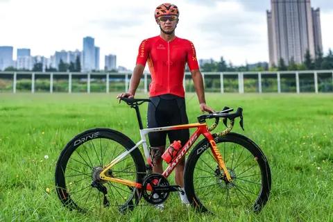 关于中非共和国自行车选手展现实力的信息