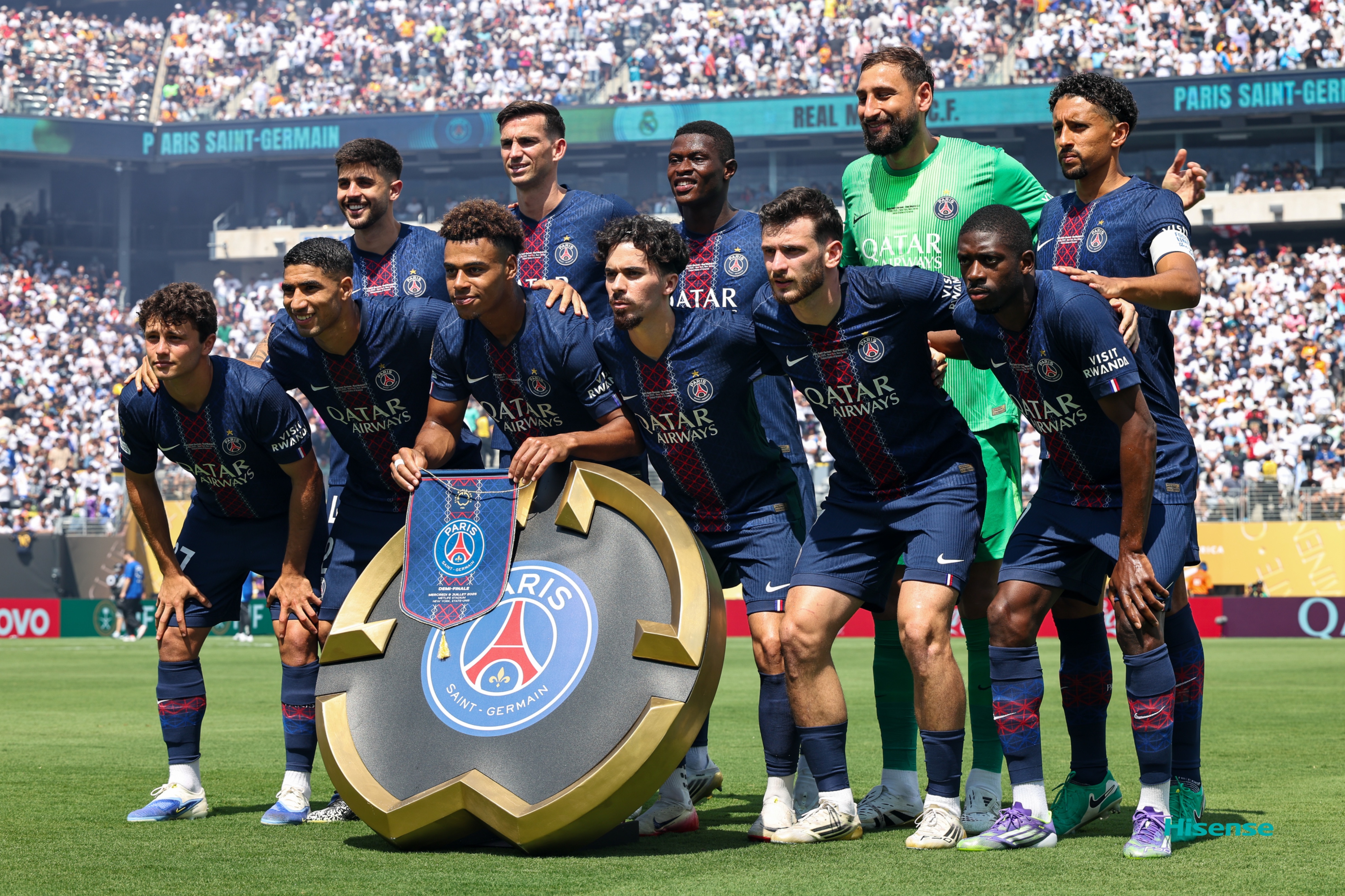 巴黎全取三分，欧冠赛场变幻凌波的简单介绍