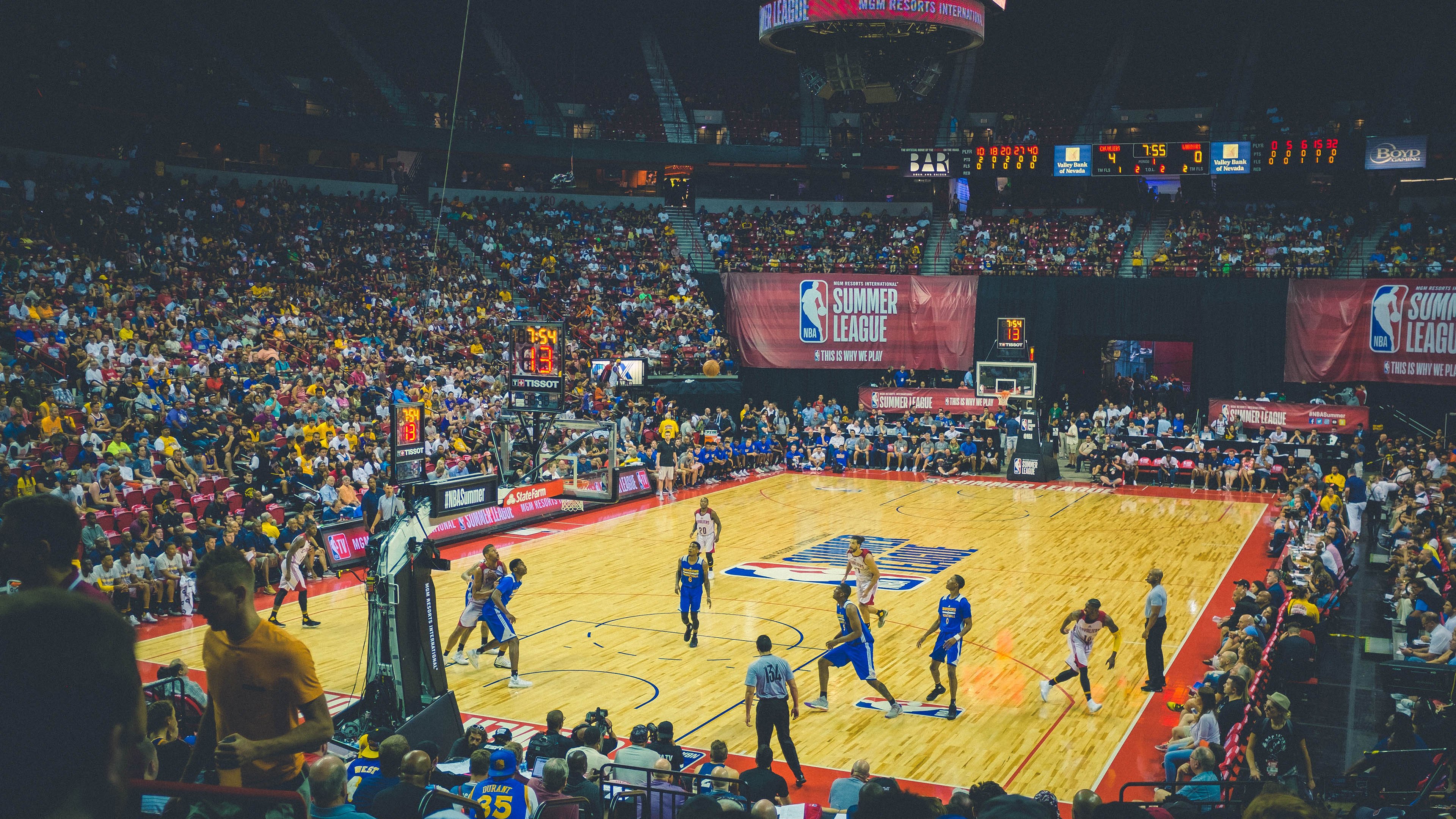 绝境中的王者，詹姆斯末节统治力助广厦翻盘国王